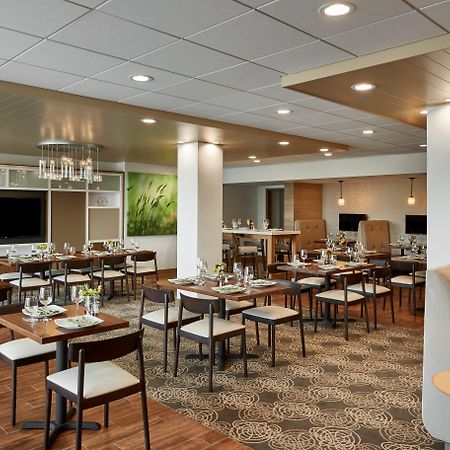Holiday Inn Alexandria At Carlyle By Ihg Екстериор снимка