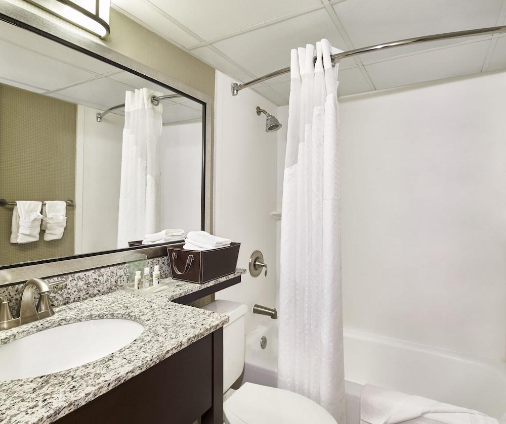 Holiday Inn Alexandria At Carlyle By Ihg Екстериор снимка