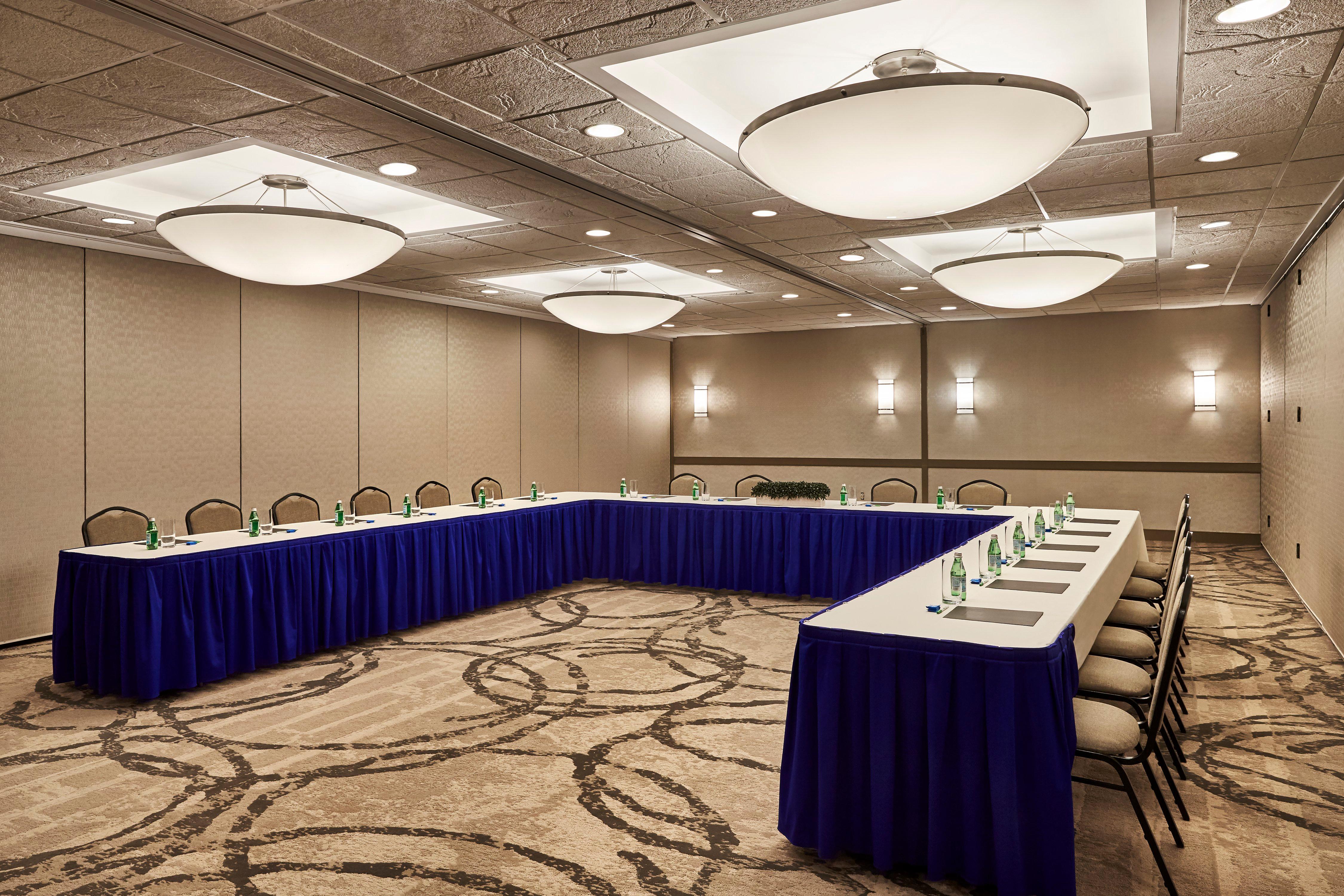 Holiday Inn Alexandria At Carlyle By Ihg Екстериор снимка