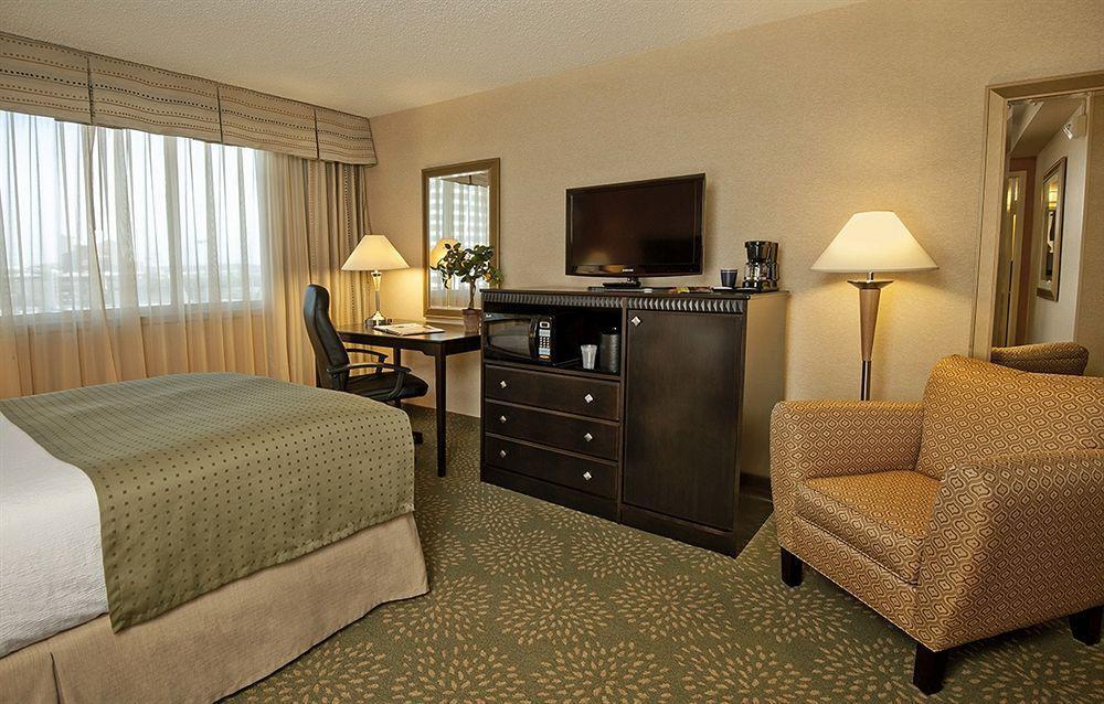 Holiday Inn Alexandria At Carlyle By Ihg Екстериор снимка
