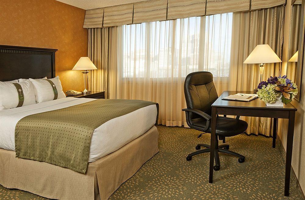 Holiday Inn Alexandria At Carlyle By Ihg Екстериор снимка